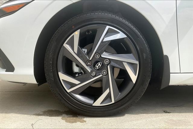 New 2025 Hyundai Elantra SEL image 12