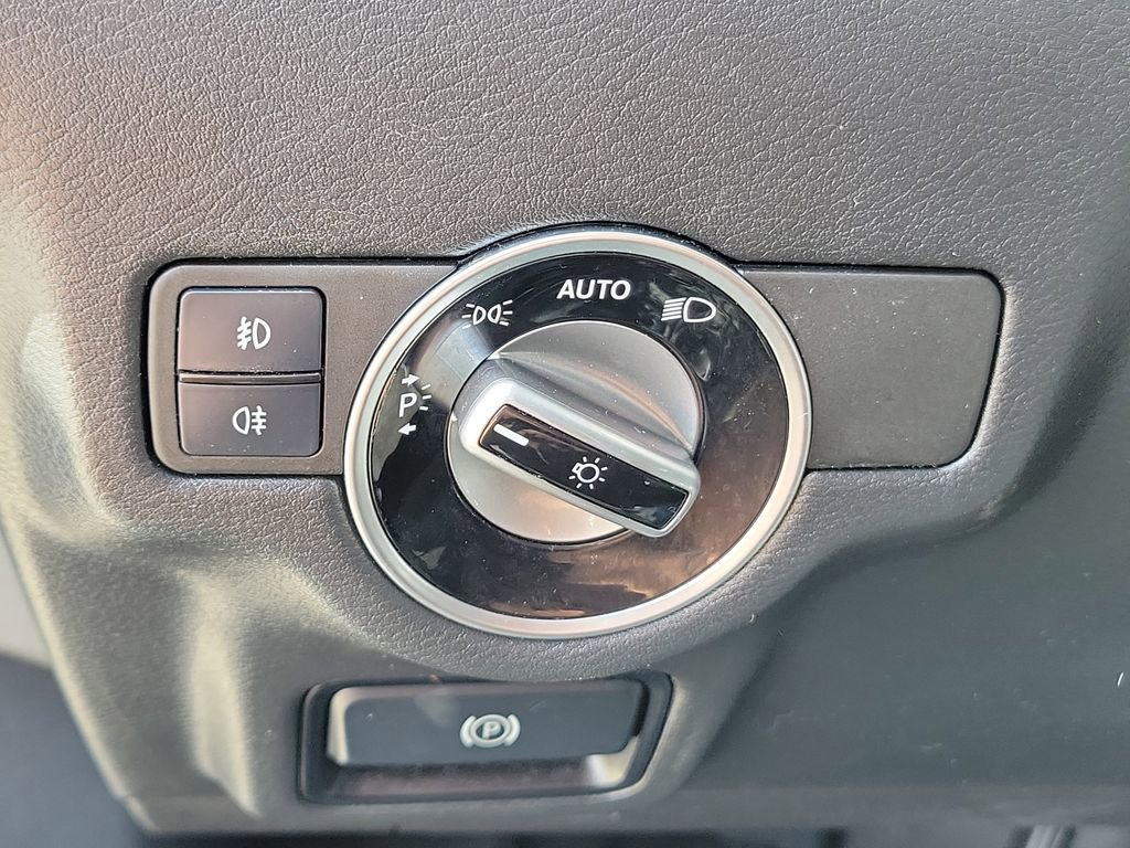 Used 2019 INFINITI QX30 image 21