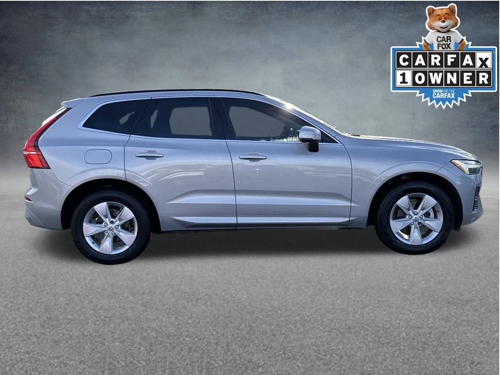 Used 2022 Volvo XC60 B5 Momentum image 10
