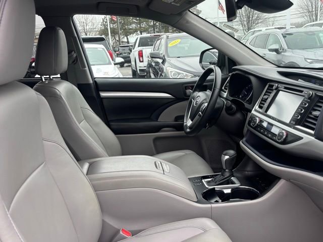 Used 2019 Toyota Highlander XLE image 14