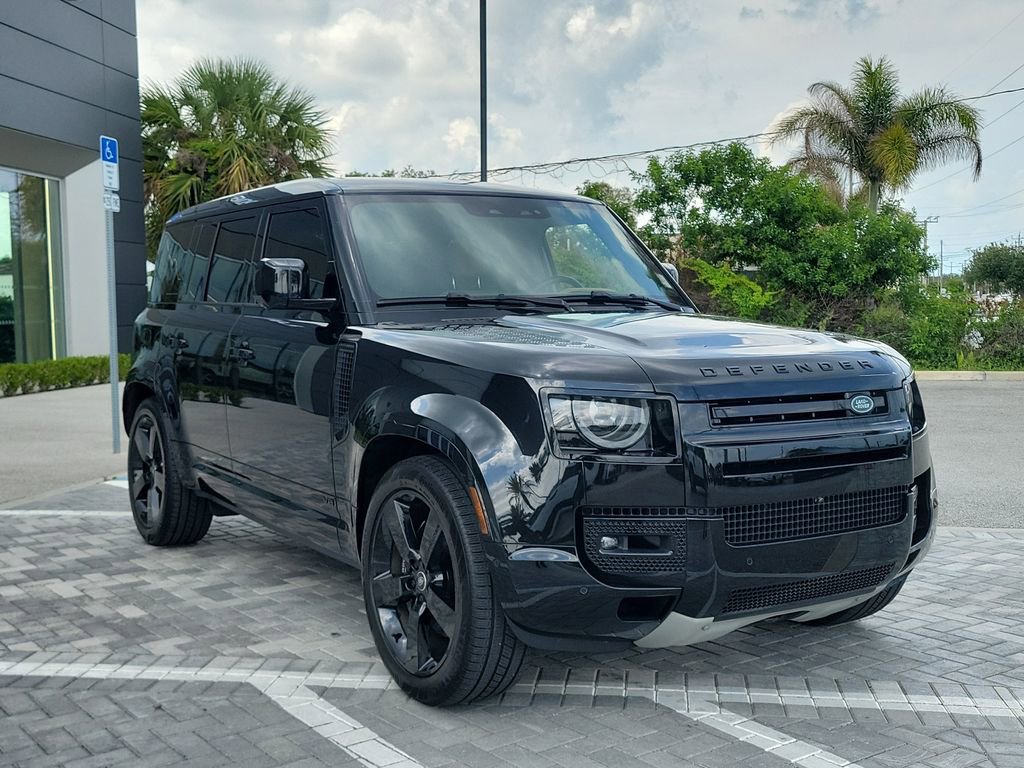 Certified 2025 Land Rover Defender 110 V8 AWD/4WD image 7