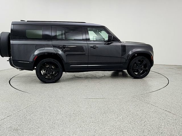 New 2026 Land Rover Defender 130 X-Dynamic SE image 4