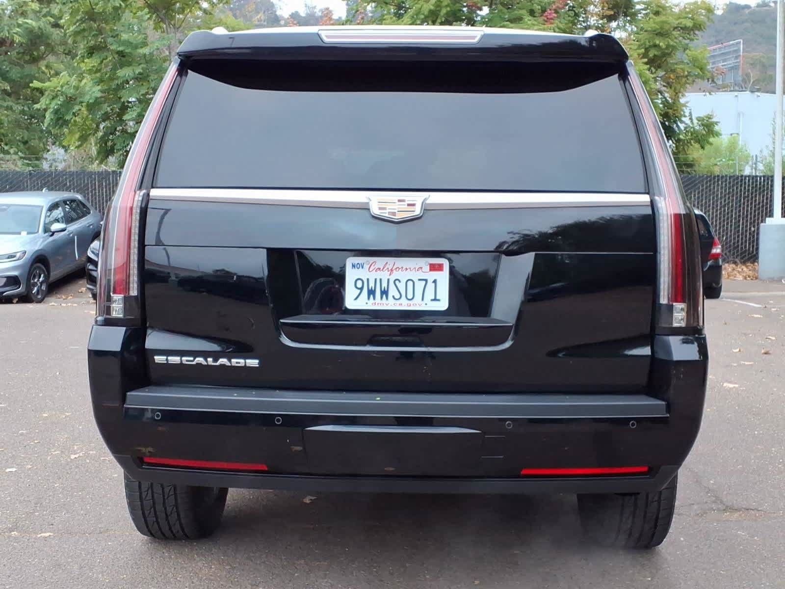 Used 2016 Cadillac Escalade Luxury AWD/4WD image 5