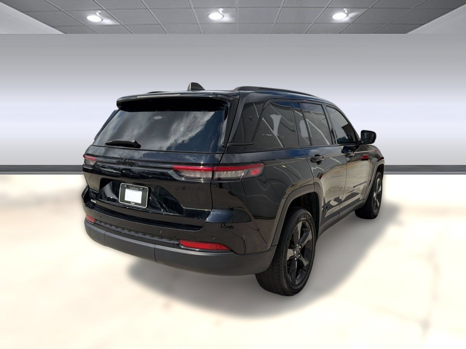 Used 2023 Jeep Grand Cherokee Altitude AWD/4WD image 9