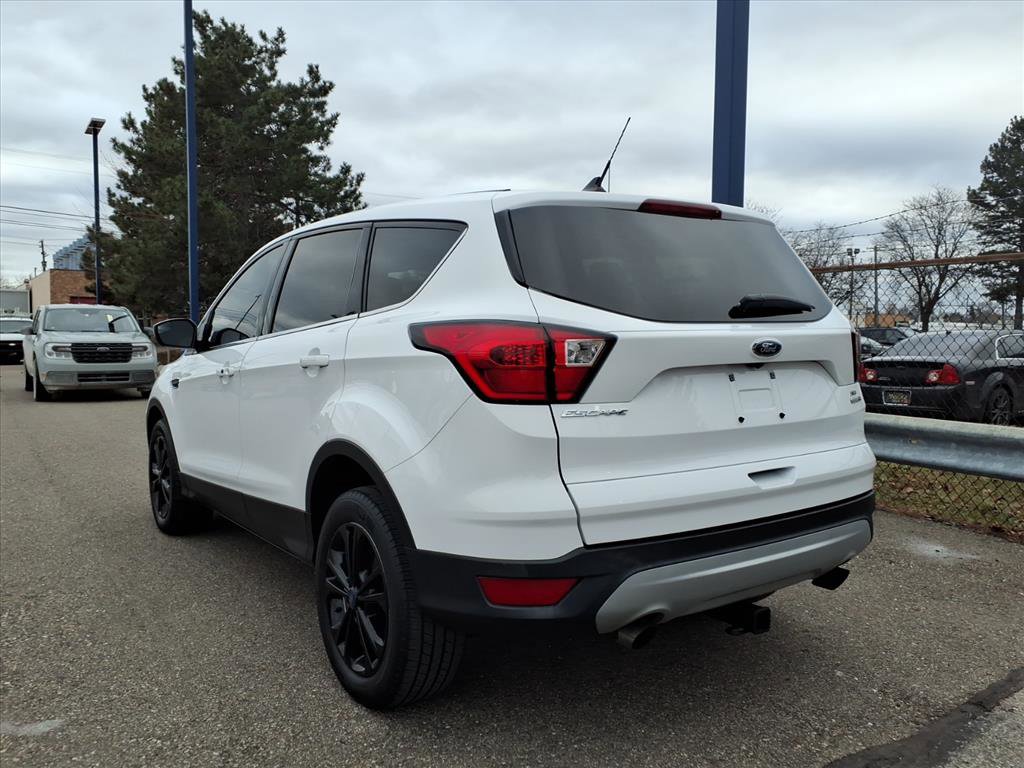 Certified 2019 Ford Escape SE image 9