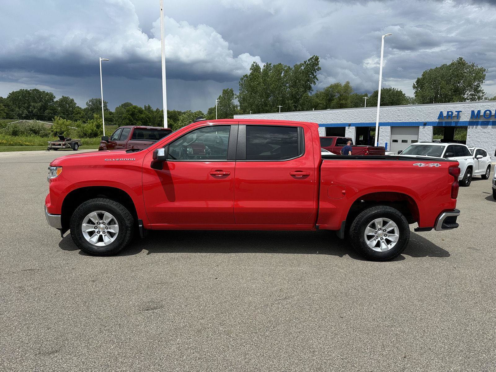 Used 2025 Chevrolet Silverado 1500 LT AWD/4WD image 2