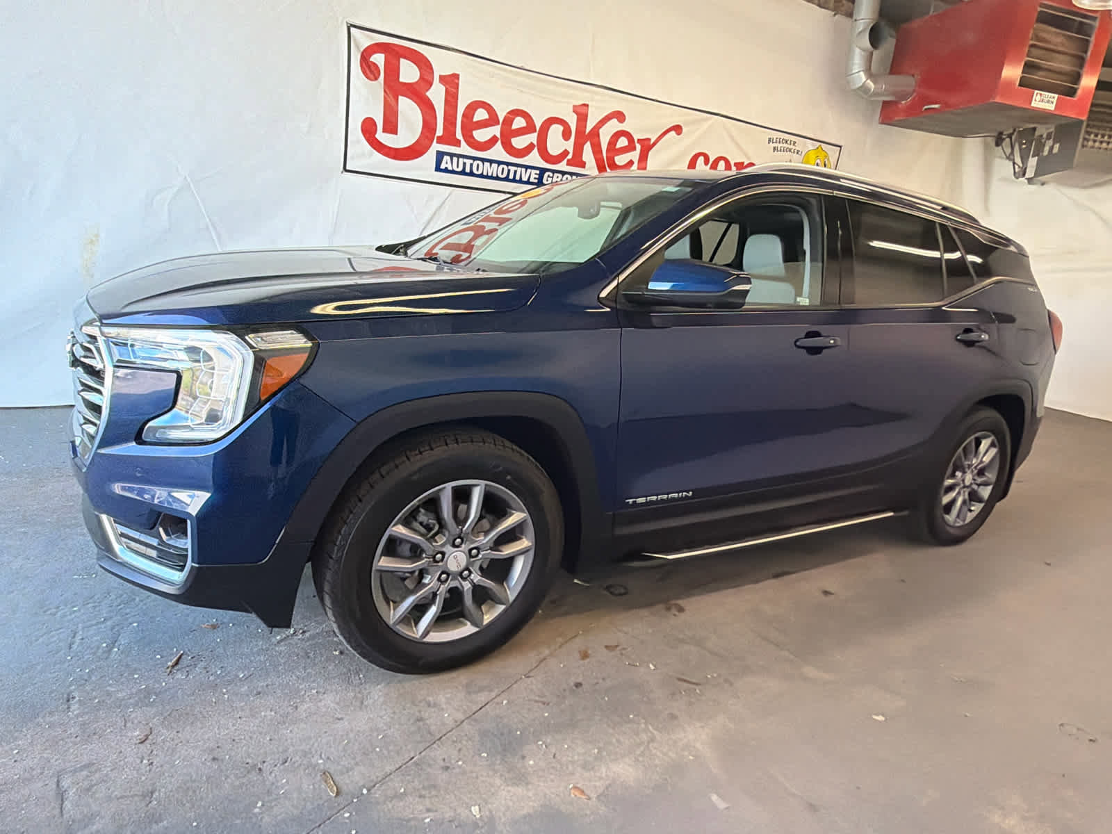 Used 2023 GMC Terrain SLT w/ LPO, 'HIT The Road' Package image 2