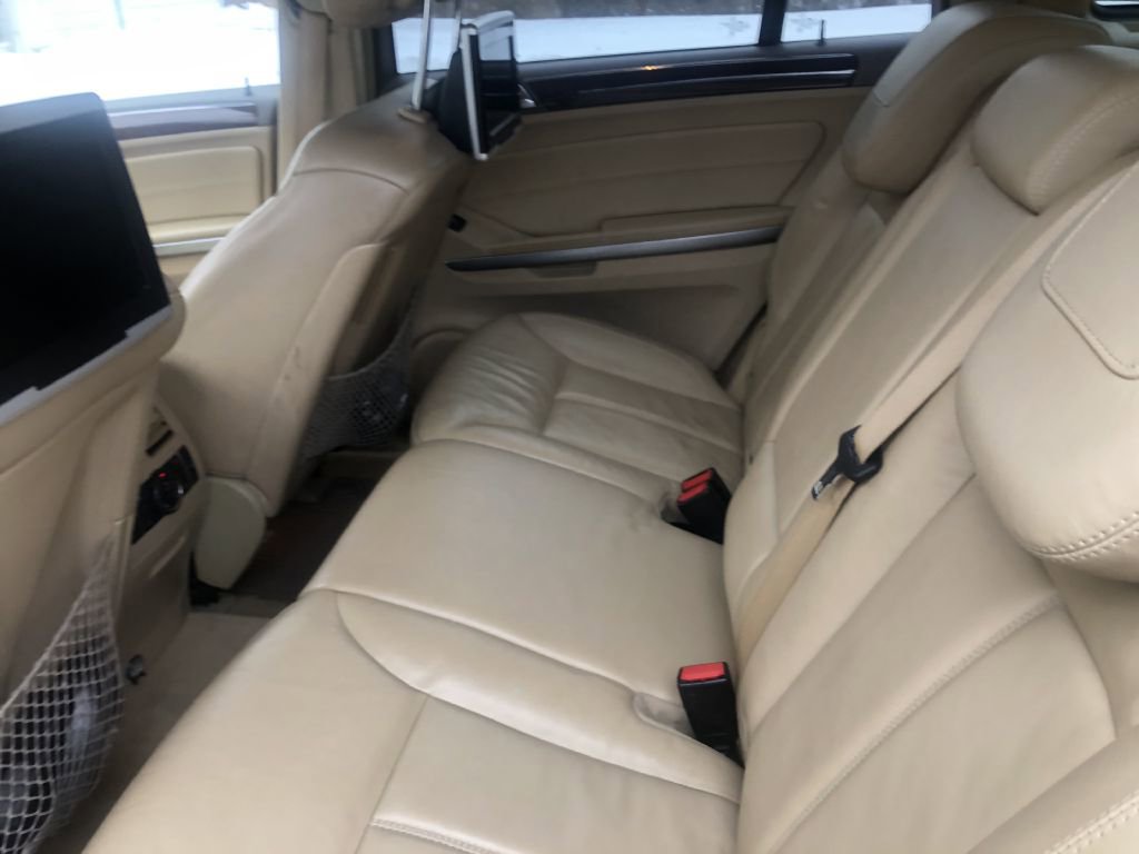 Used 2011 Mercedes-Benz GL 550 4MATIC image 16