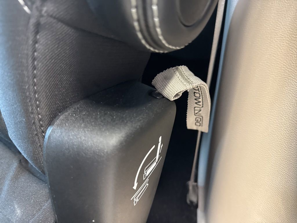 Used 2023 Chrysler Voyager LX image 38