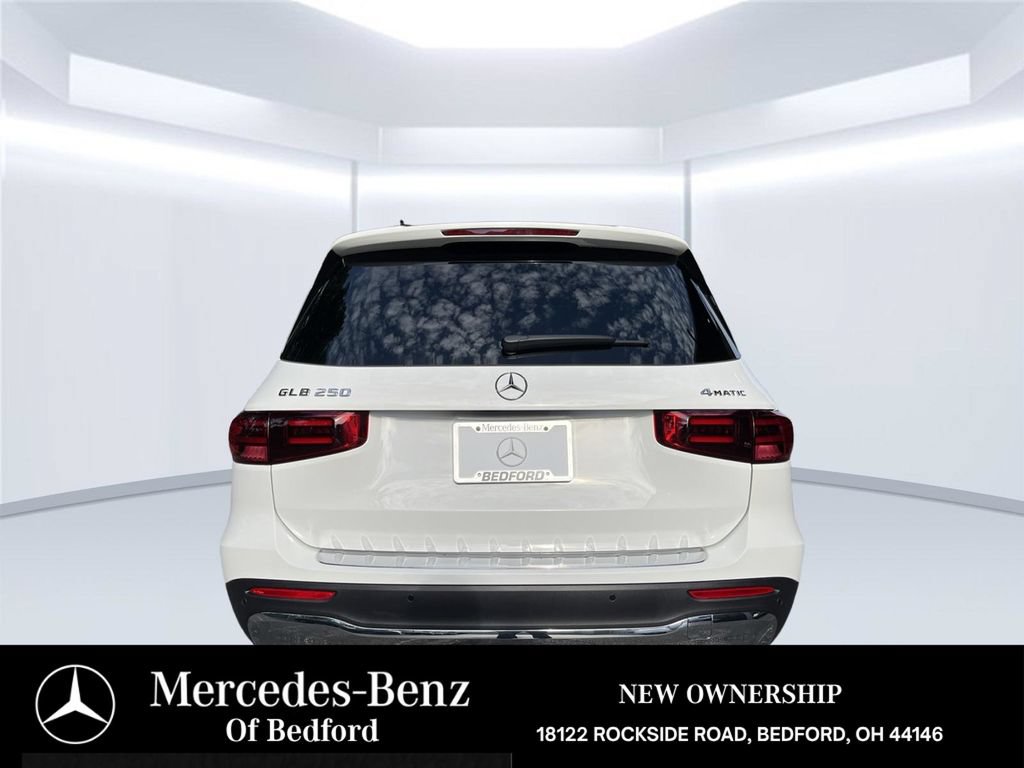 Used 2026 Mercedes-Benz GLB 250 4MATIC image 4