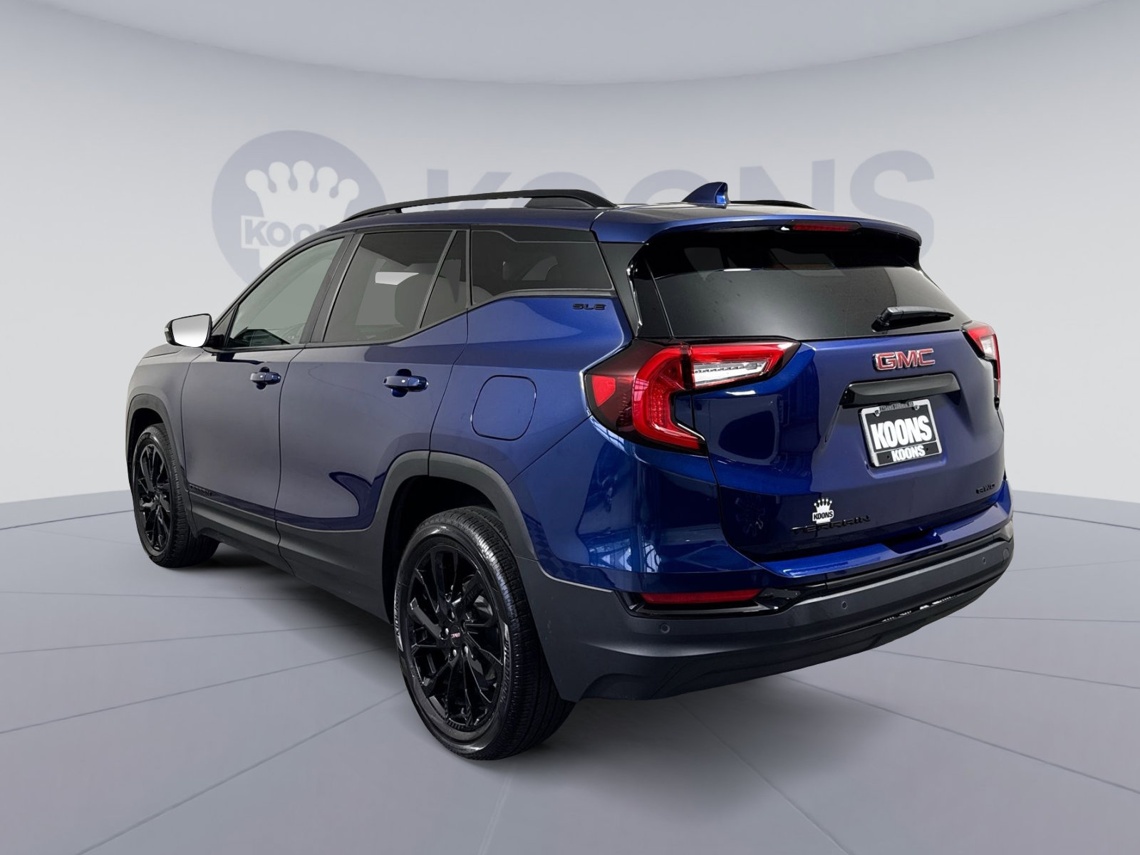 Used 2023 GMC Terrain SLE w/ Driver Convenience Package AWD/4WD image 4