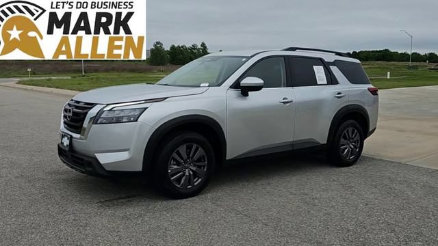 Used 2025 Nissan Pathfinder SV FWD image 4
