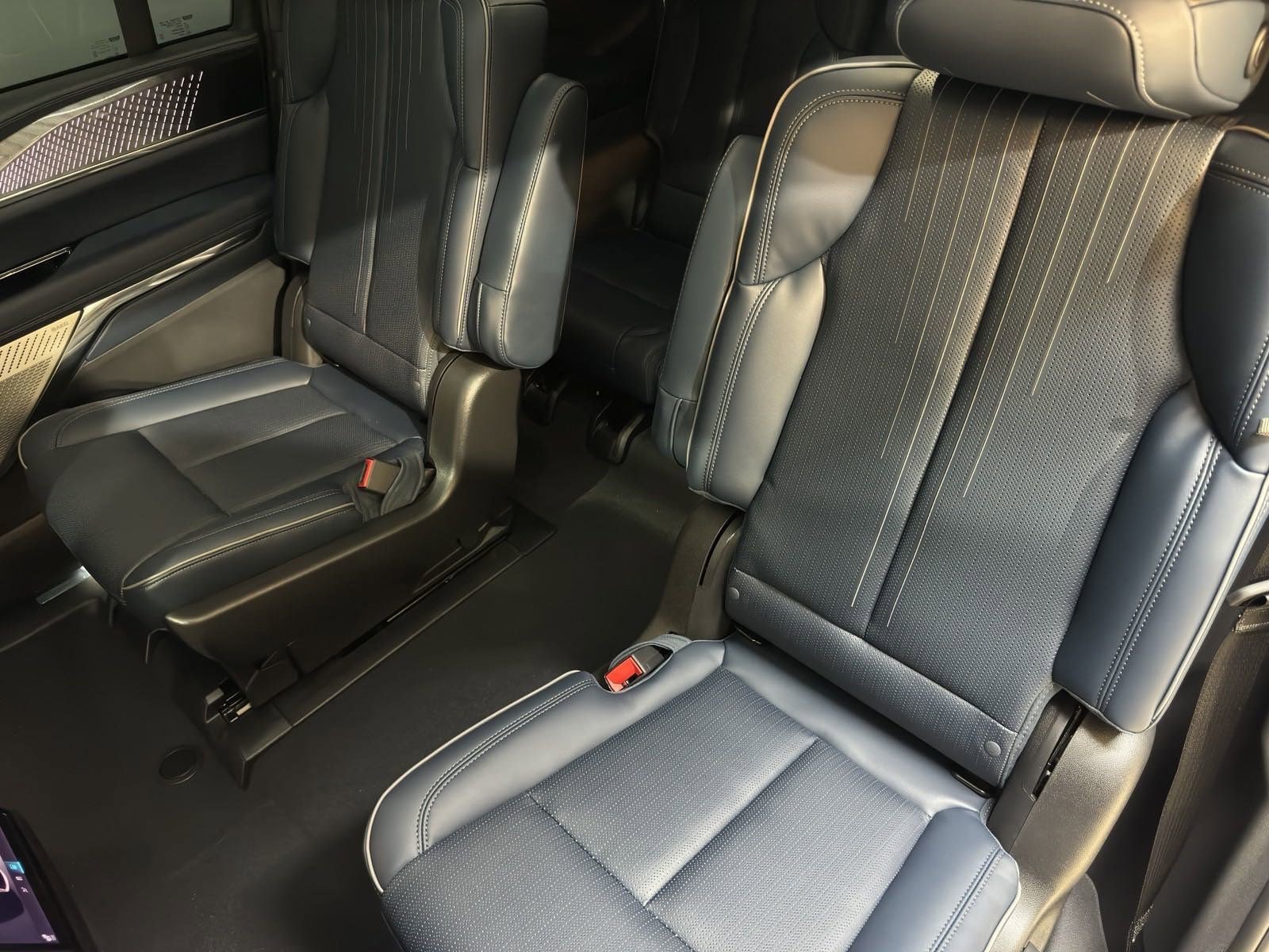 New 2025 Cadillac Escalade IQ Luxury 2 image 14