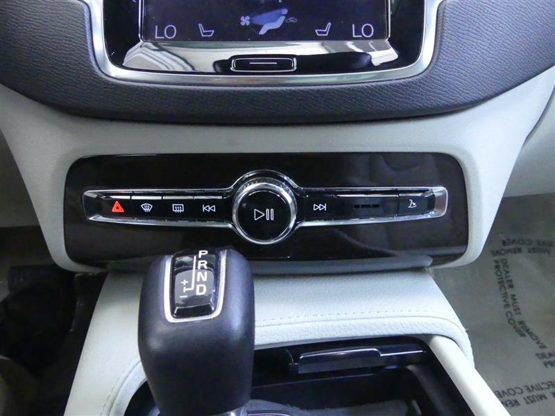 Used 2016 Volvo XC90 T6 Momentum w/ Momentum Plus Package AWD/4WD image 14