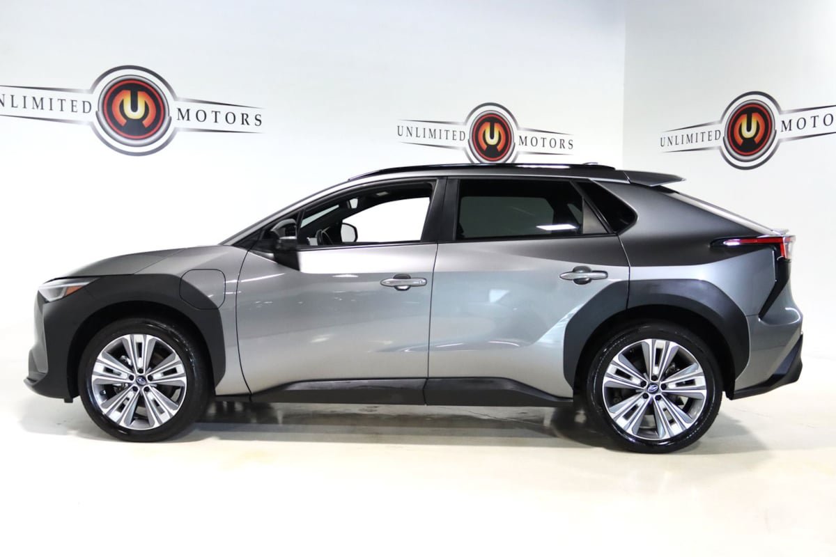 Used 2023 Subaru Solterra AWD image 32