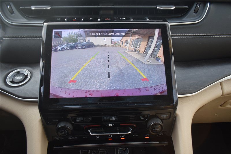 Used 2022 Jeep Grand Cherokee L Limited AWD/4WD image 25