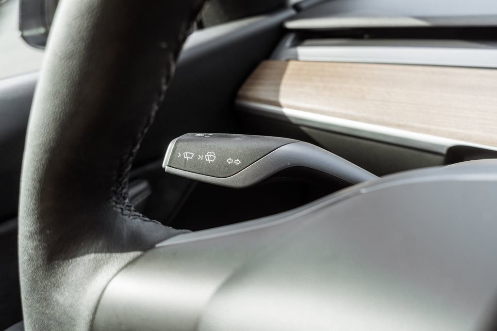 Used 2022 Tesla Model Y Performance AWD/4WD image 21