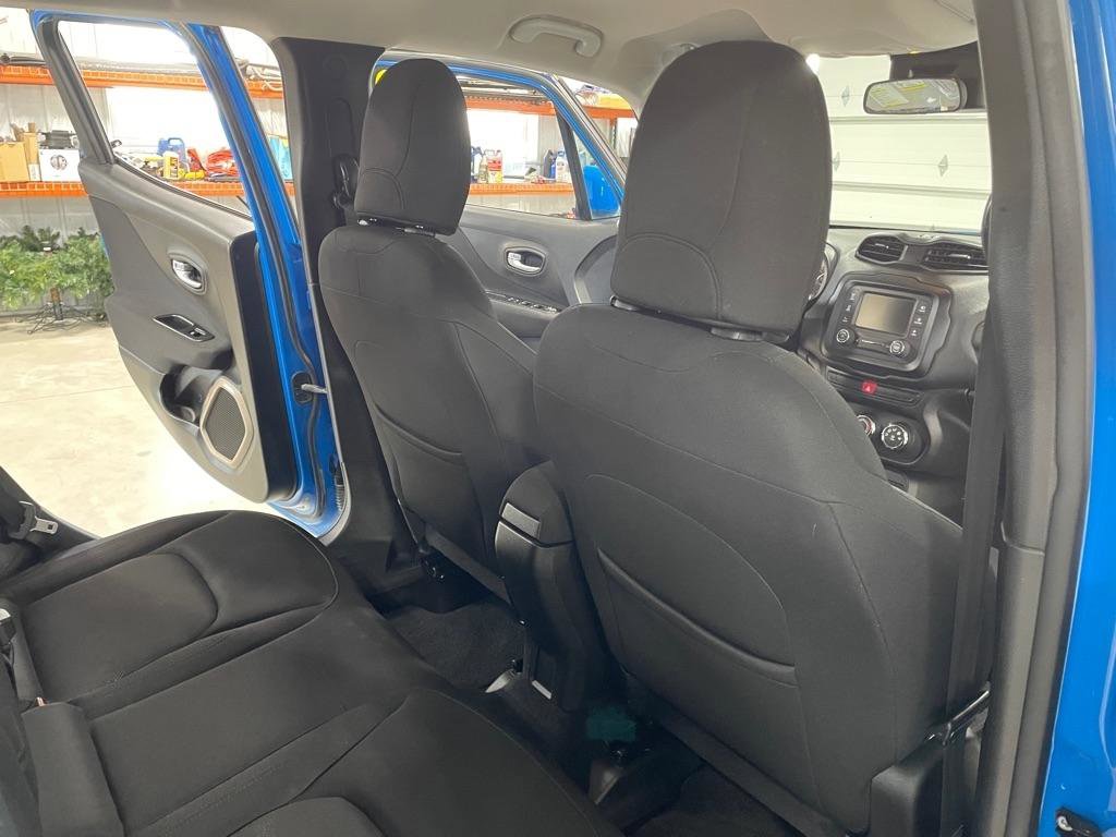 Used 2015 Jeep Renegade Latitude AWD/4WD image 19