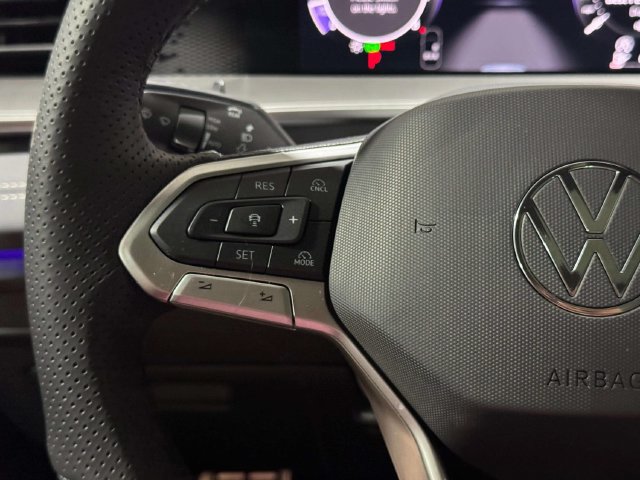 Used 2026 Volkswagen Tiguan SE R-Line AWD/4WD image 16