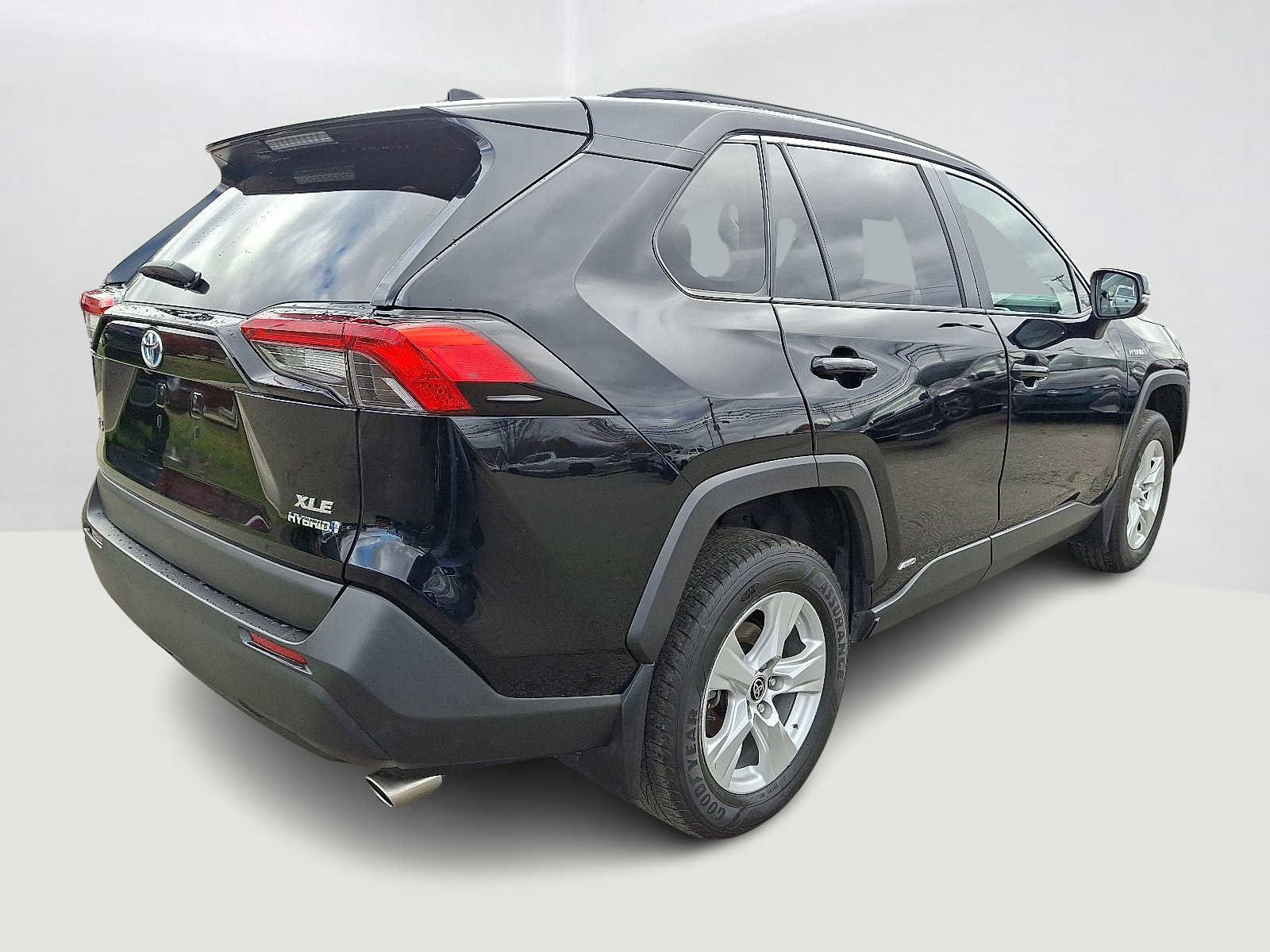 Certified 2021 Toyota RAV4 XLE w/ Convenience Package image 6