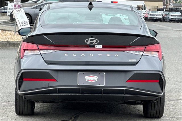 New 2025 Hyundai Elantra SEL image 7