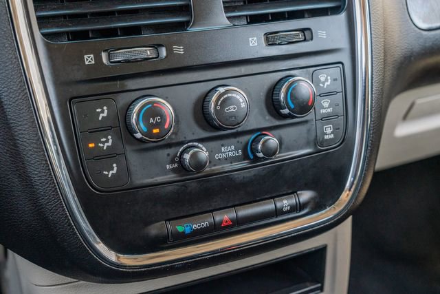 Used 2018 Dodge Grand Caravan SE w/ UConnect Hands-Free Group FWD image 29