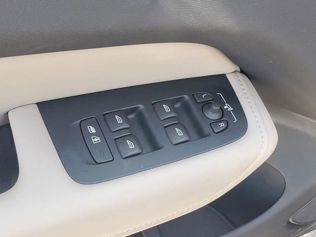 Certified 2026 Volvo XC60 B5 Plus w/ Protection Package Premier image 12