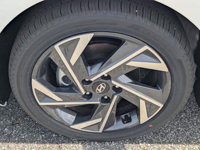 Certified 2025 Hyundai Elantra SEL image 11