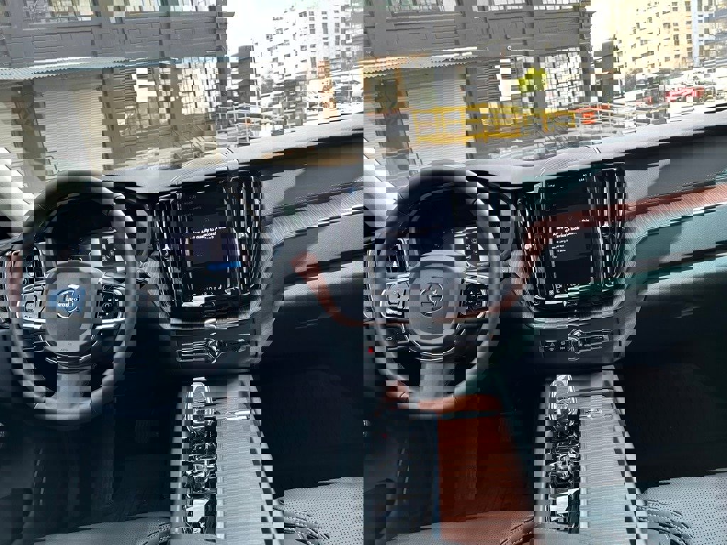 Certified 2024 Volvo XC60 T8 Ultimate w/ Protection Package Premier image 20