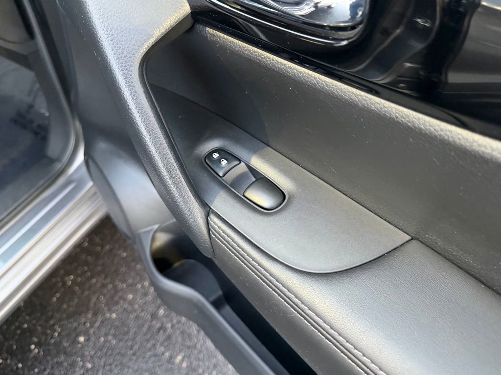 Used 2022 Nissan Rogue Sport SV image 26