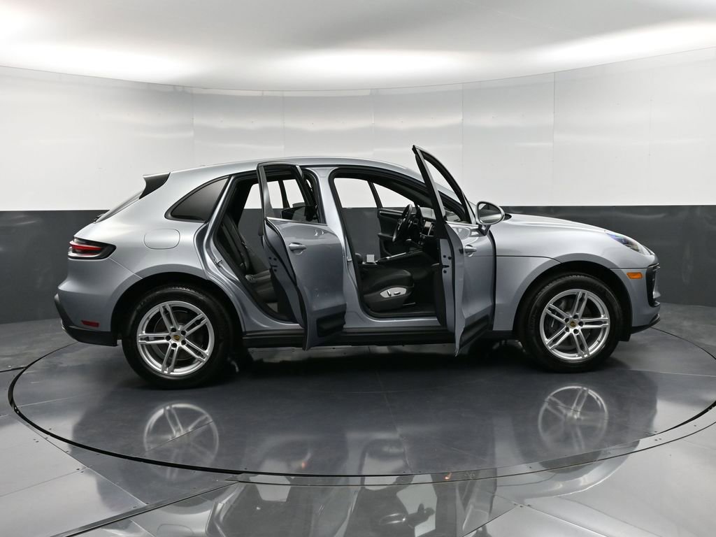 Certified 2025 Porsche Macan image 35