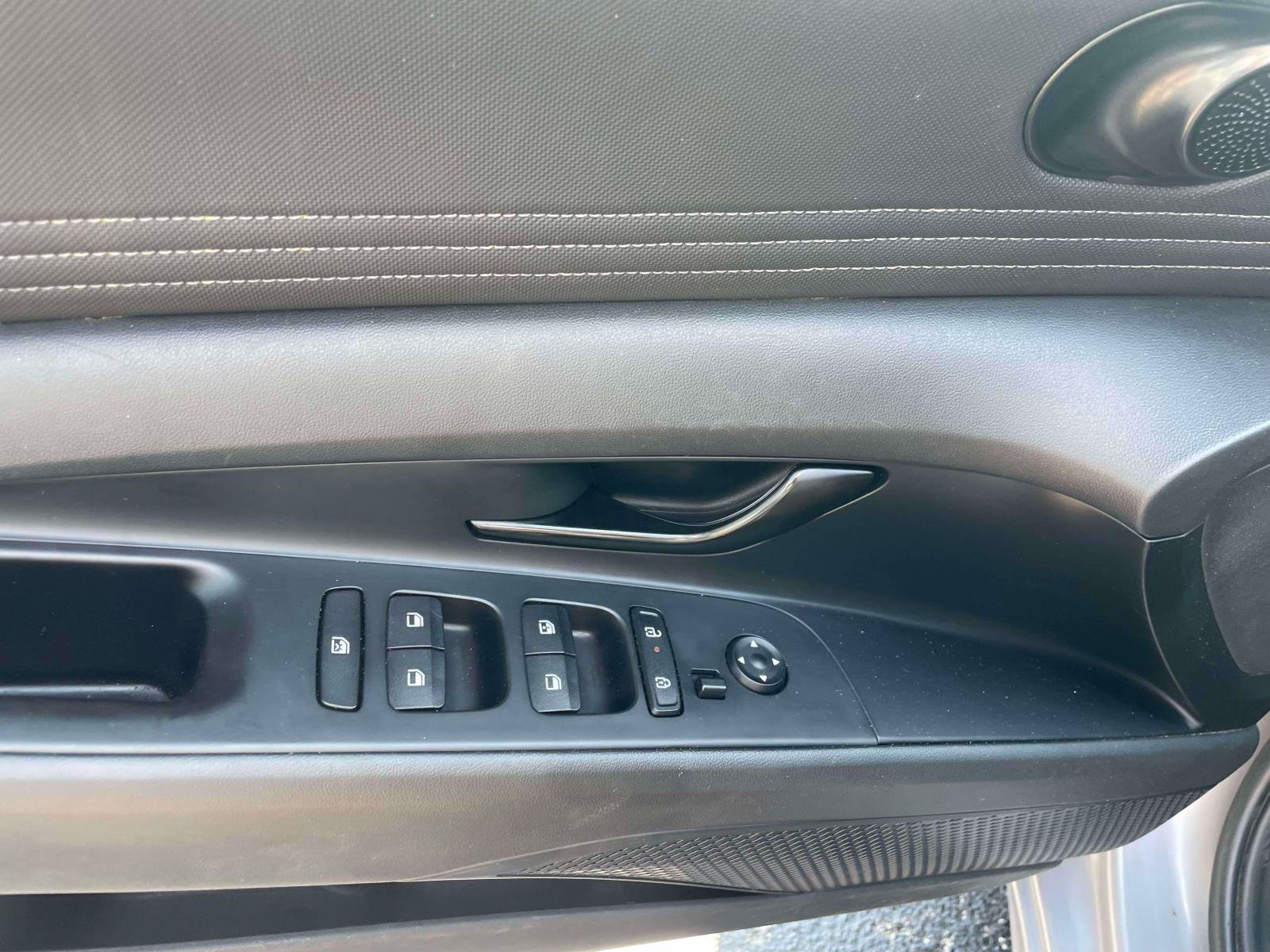 Used 2025 Hyundai Elantra Sport FWD image 11