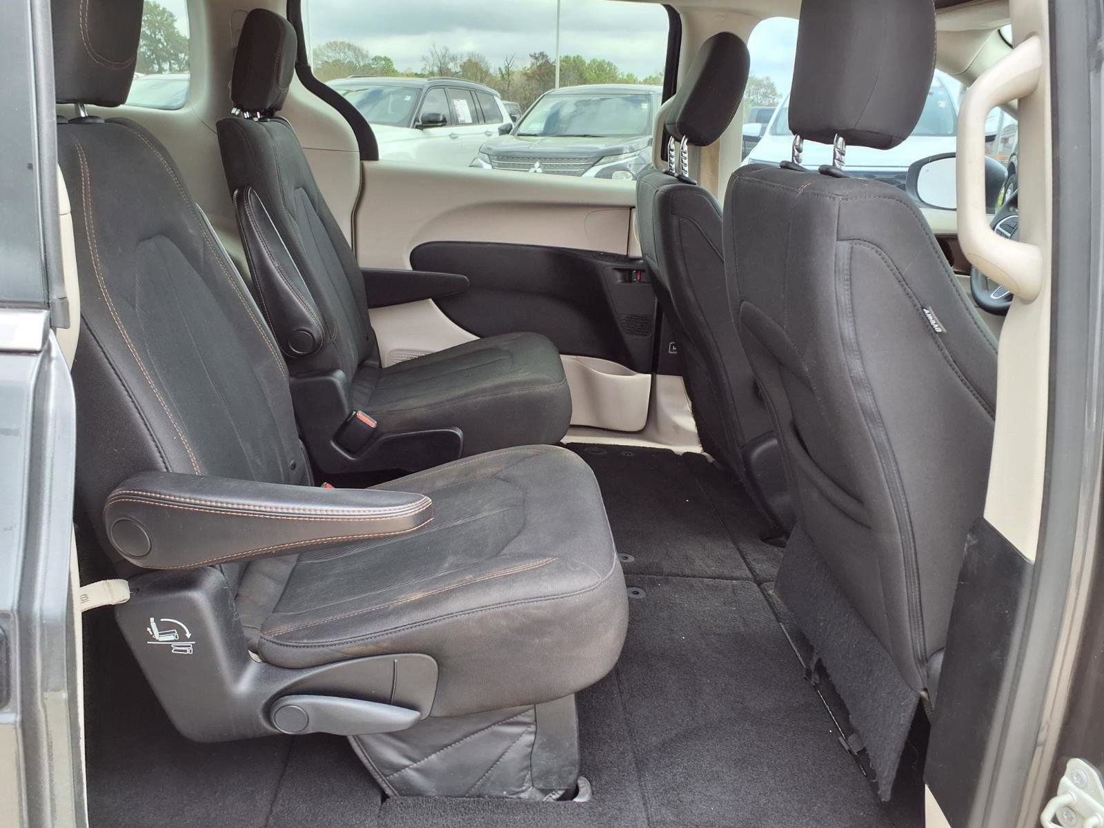 Used 2019 Chrysler Pacifica LX FWD image 21