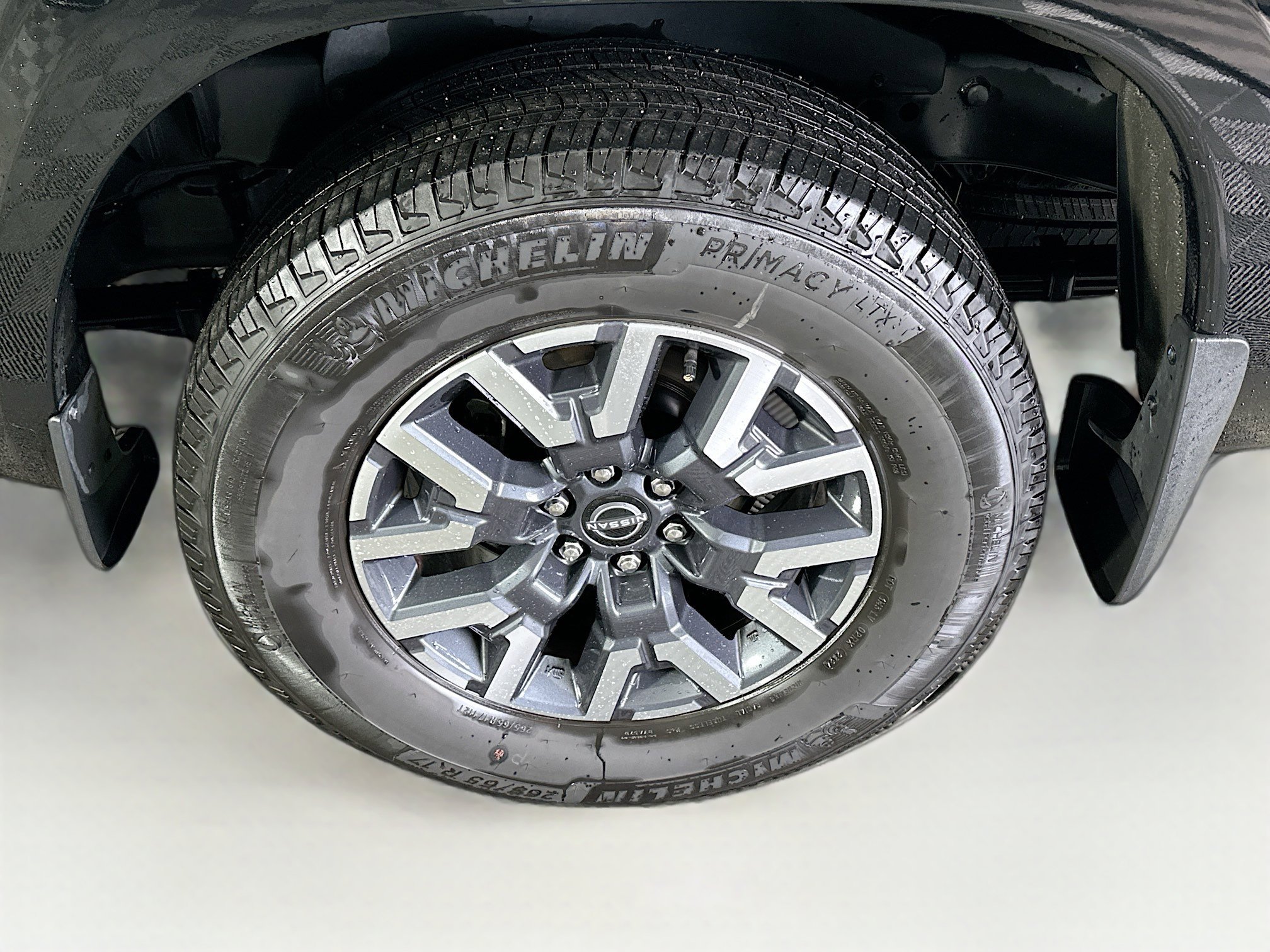 Used 2024 Nissan Frontier SL image 11