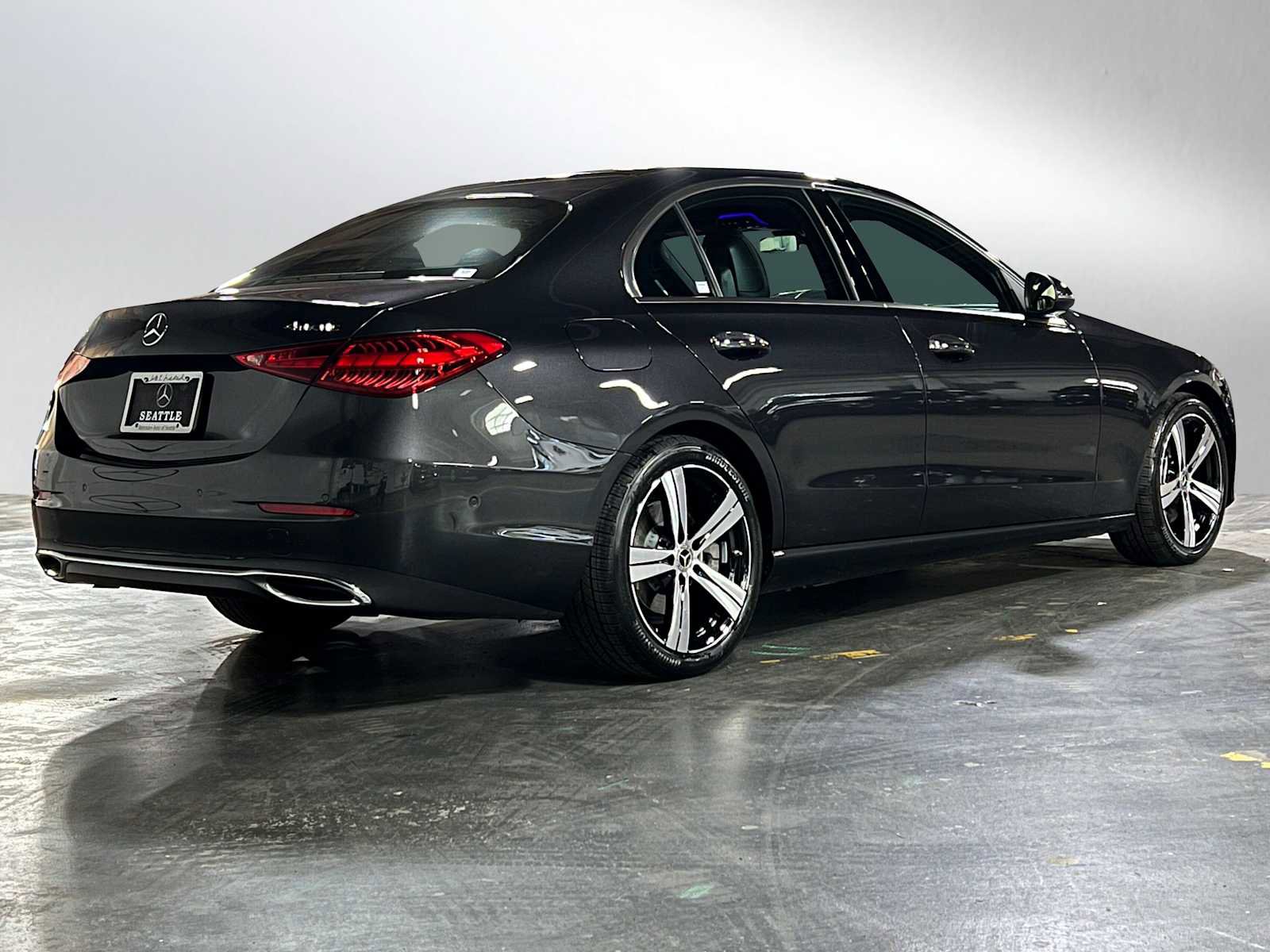 Used 2025 Mercedes-Benz C 300 4MATIC Sedan image 4