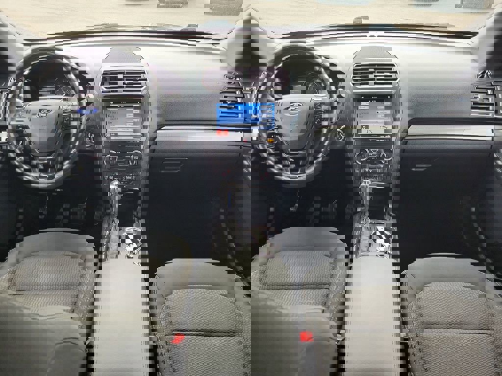 Used 2019 Ford Explorer XLT image 13