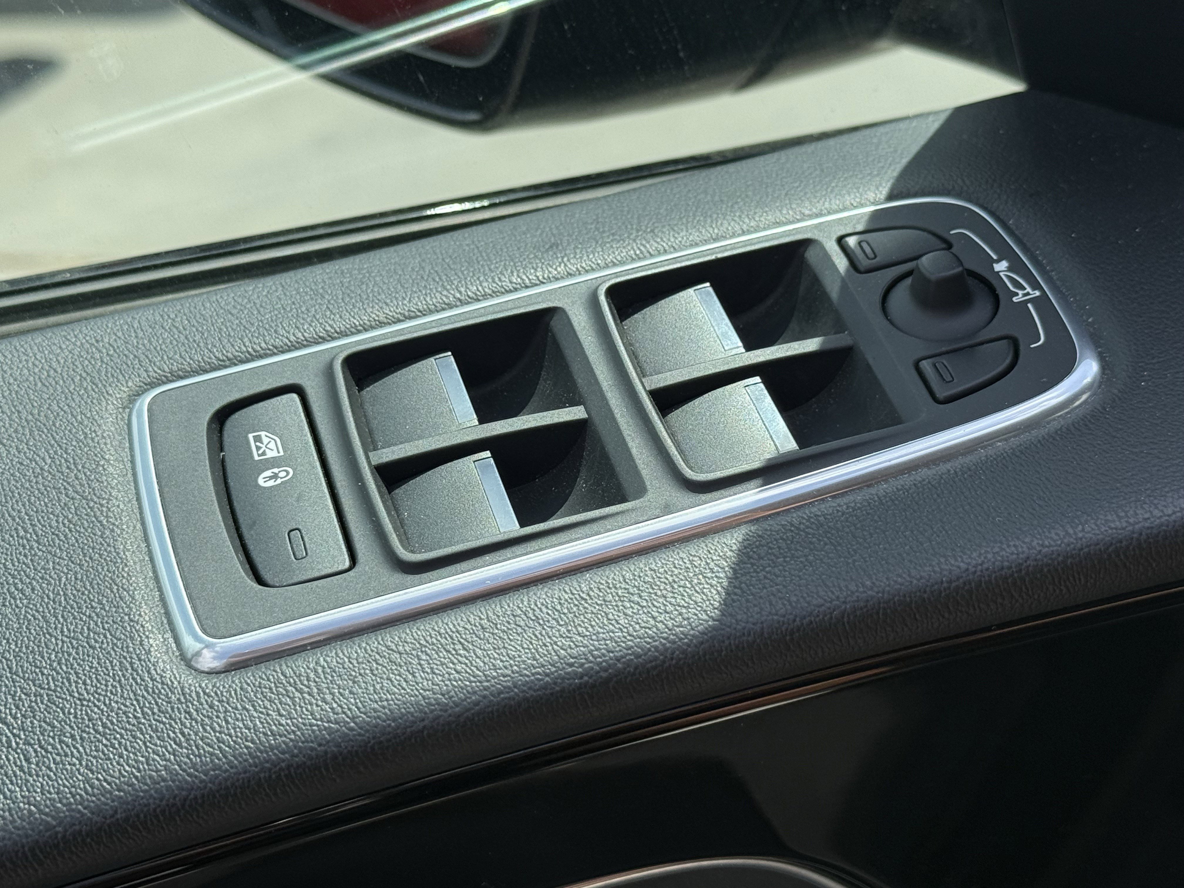 Used 2017 Jaguar F-PACE R-Sport image 27