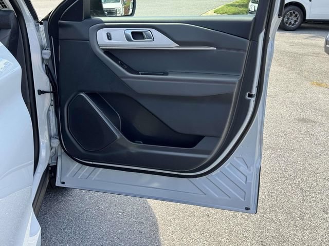 Used 2026 Ford Explorer Active AWD/4WD image 10