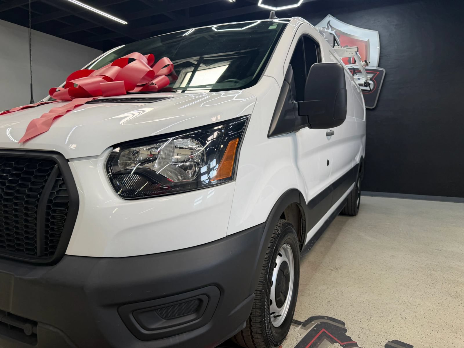 Used 2024 Ford Transit 250 Low Roof w/ Fleet Fuel Economy Package RWD image 4
