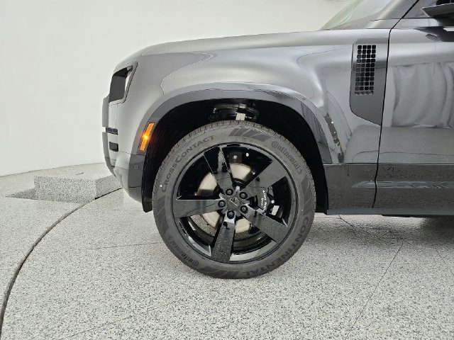 New 2026 Land Rover Defender 90 V8 AWD/4WD image 32