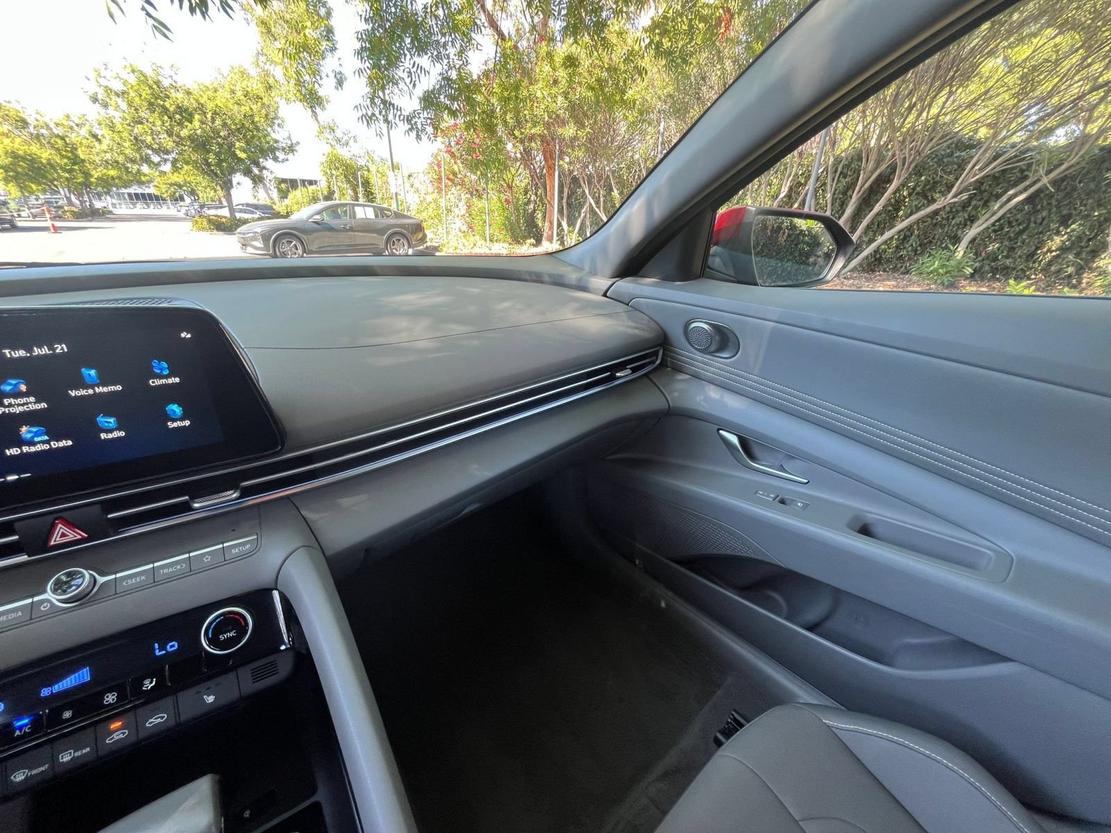 Used 2025 Hyundai Elantra SEL FWD image 36