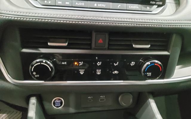 Used 2023 Nissan Rogue S image 32