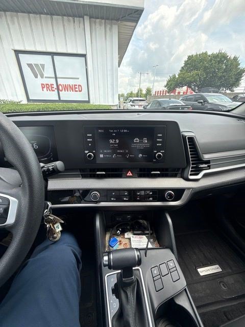 Used 2024 Kia Sportage LX AWD/4WD image 10