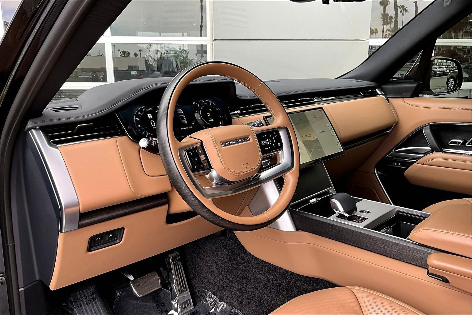 Certified 2025 Land Rover Range Rover SE AWD/4WD image 13