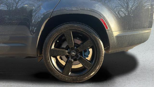 Used 2023 Land Rover Defender 130 SE image 12