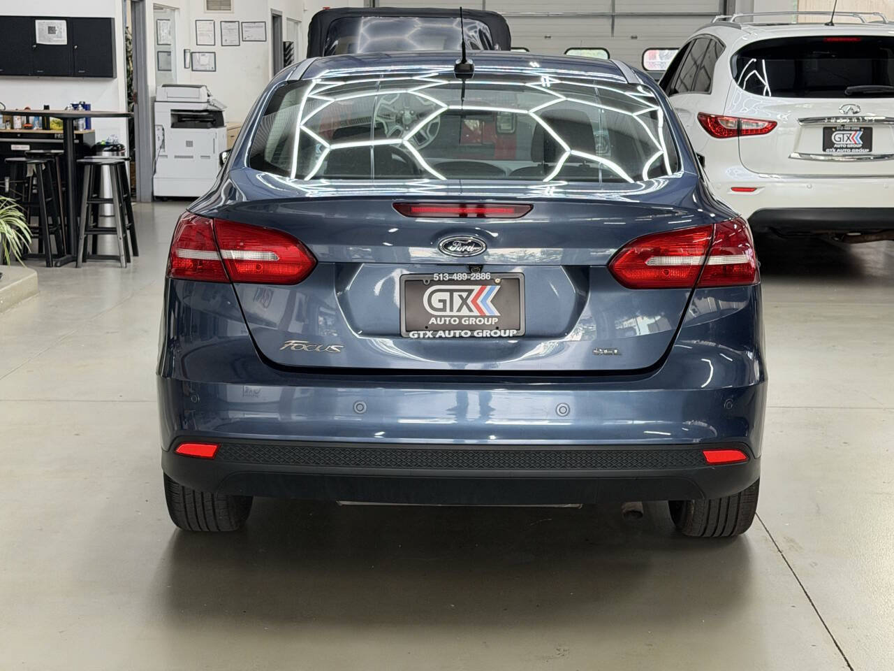 Used 2018 Ford Focus SEL w/ Cold Weather Package FWD image 3