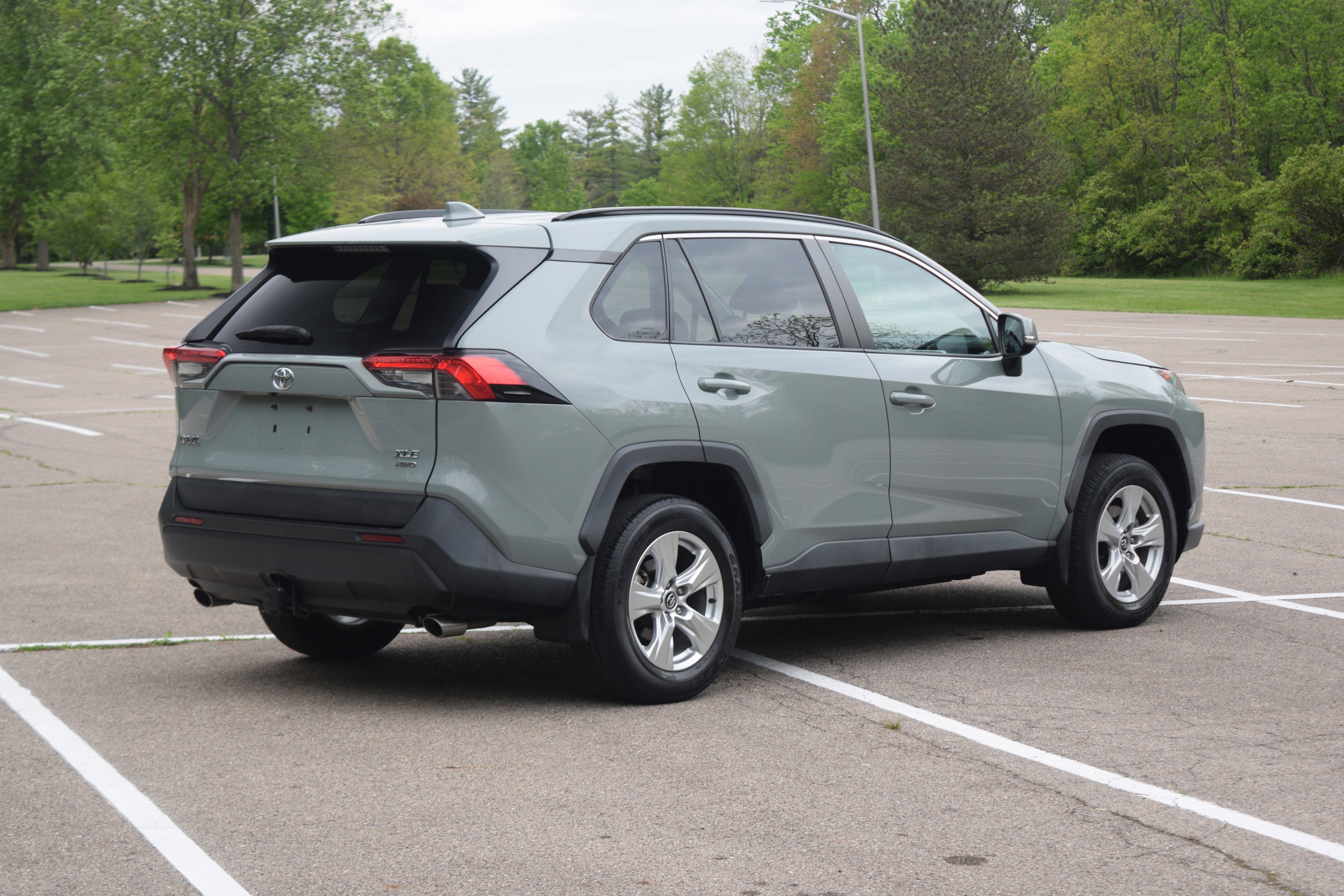 Used 2020 Toyota RAV4 XLE w/ All Weather Liner Package AWD/4WD image 25