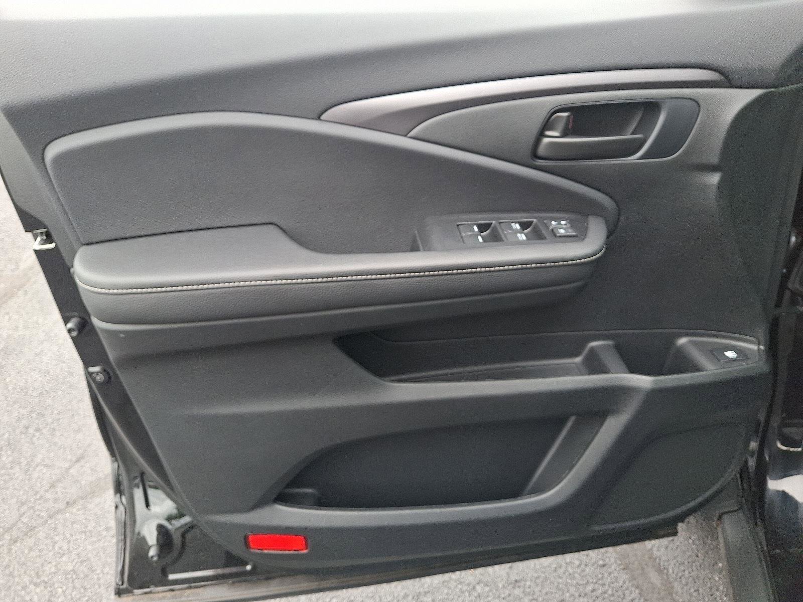 Used 2025 Honda Ridgeline Sport image 12