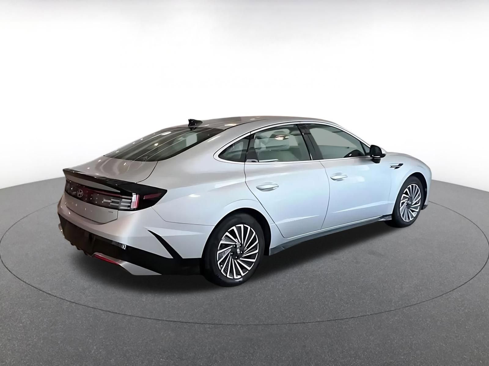 Used 2025 Hyundai Sonata SEL FWD image 12