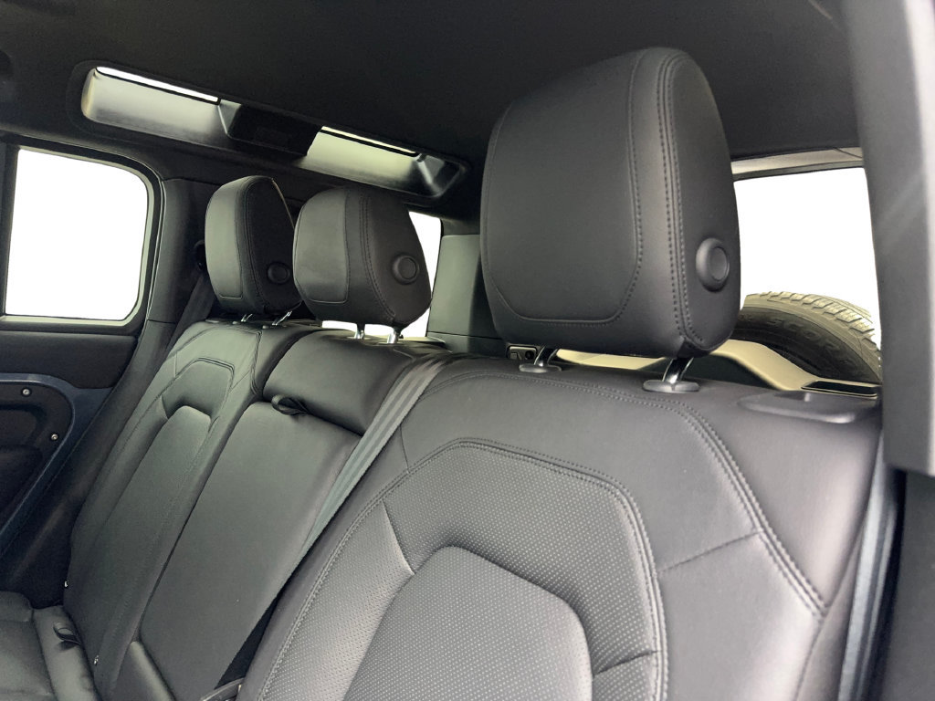Used 2023 Land Rover Defender 110 SE AWD/4WD image 35